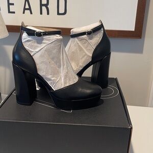 Brand new never worn heels
